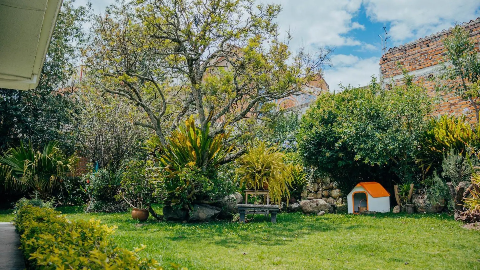 El Jardin, Parqueadero, Wi-Fi & Smarttv2 Villa Cuenca Ecuador