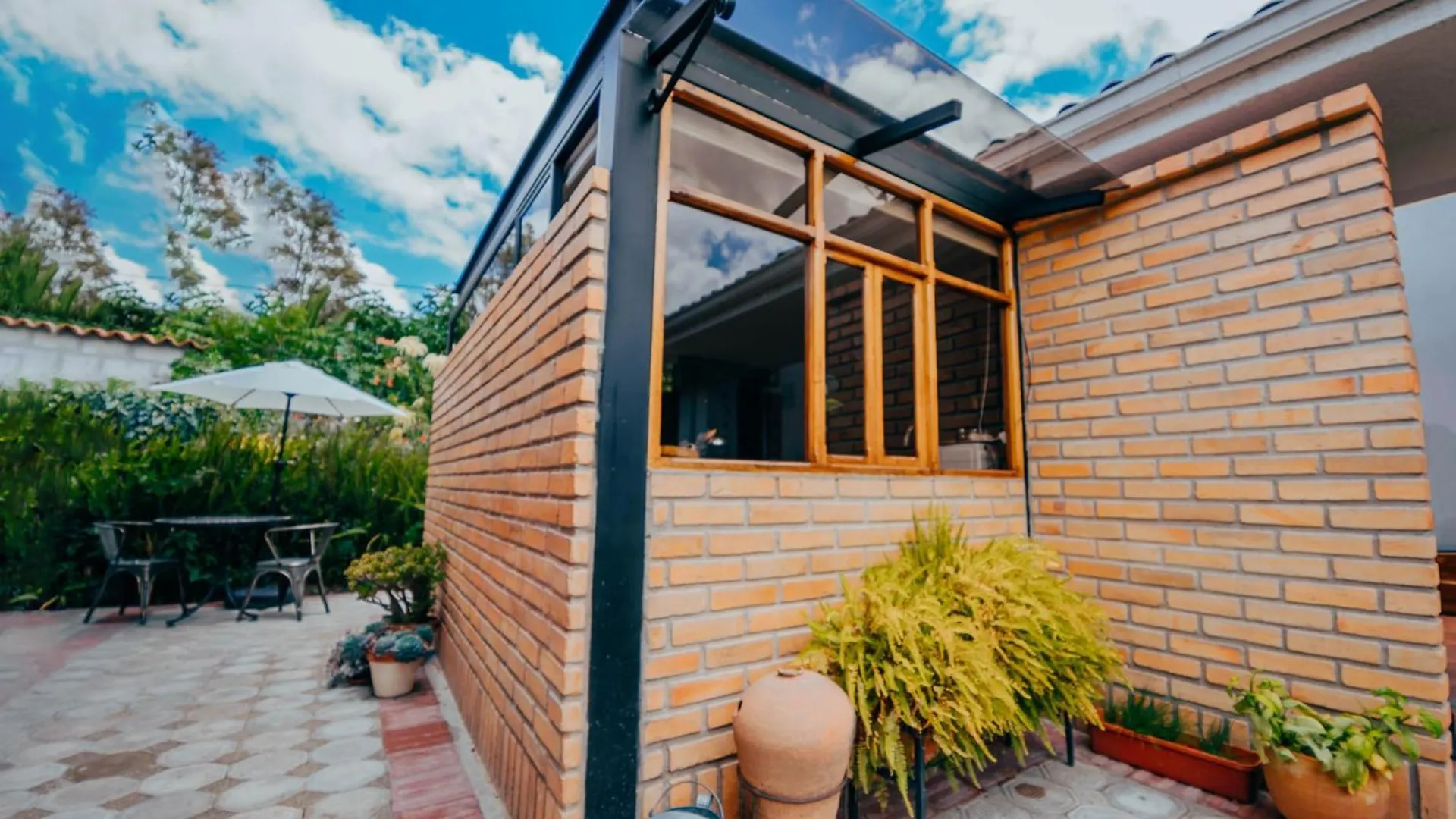 El Jardin, Parqueadero, Wi-Fi & Smarttv2 Villa Cuenca